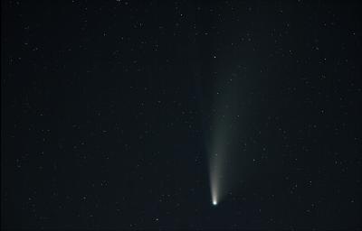 Bild "C2020_F3_NEOWISE_2020-07-20_161mm_40lights_10darks.jpg"